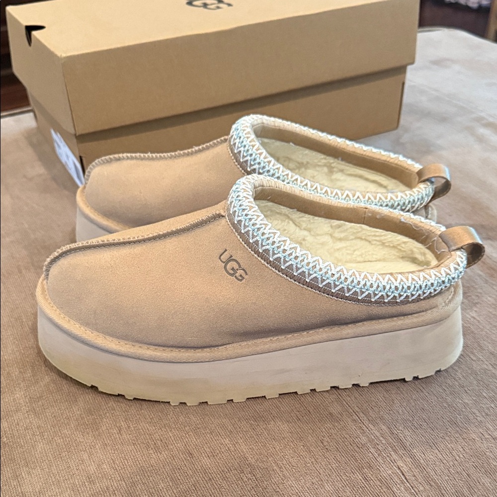 UGG Tazz Slides Sand Size 8. Excellent used condition. - Picture 6 of 7